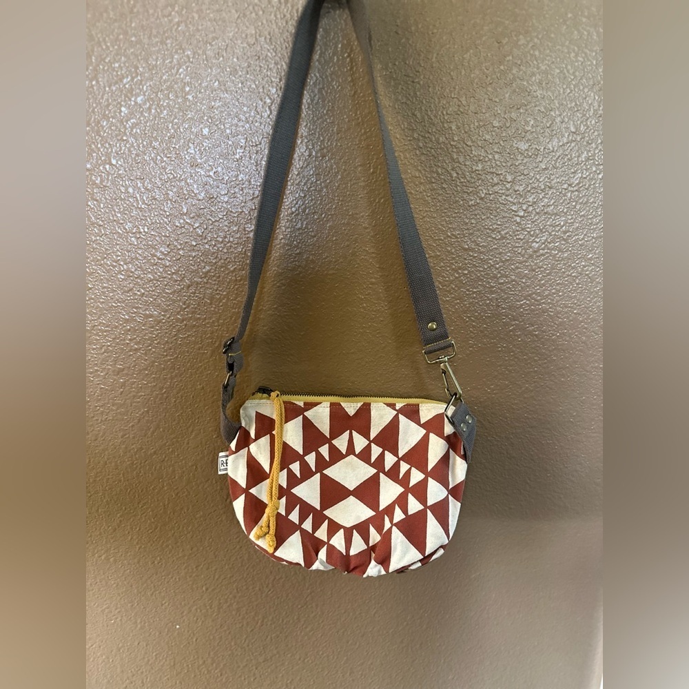 Rachel Elise Geometric Patterned Crossbody Bag Date Purse - Bow Tie Terra Cotta - Picture 3 of 15